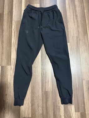 Under Armour Men's Black Jogger Sweatpants